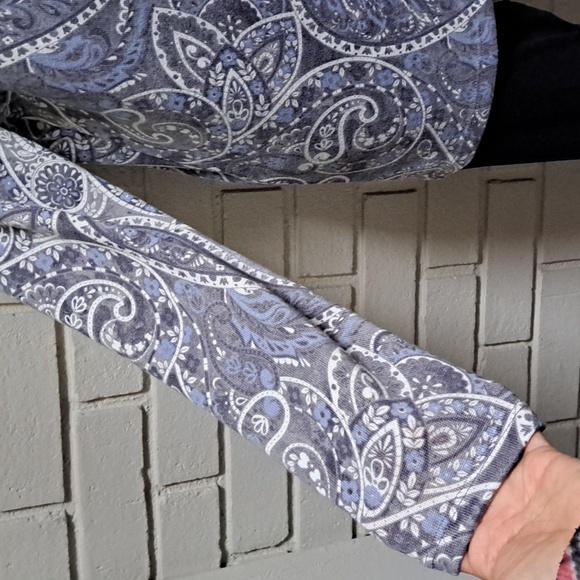 Emily Danielle Paisley Mock Neck Long Sleeve Blouse. Size Large NWT - Picture 3 of 9